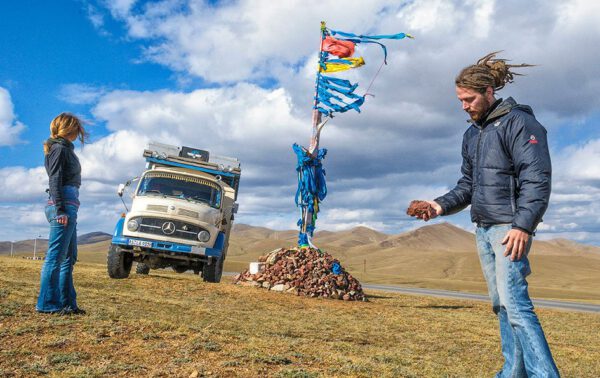 Bis ans Ende der Welt - Im Oldtimer in 12 Monaten quer durch Asien
